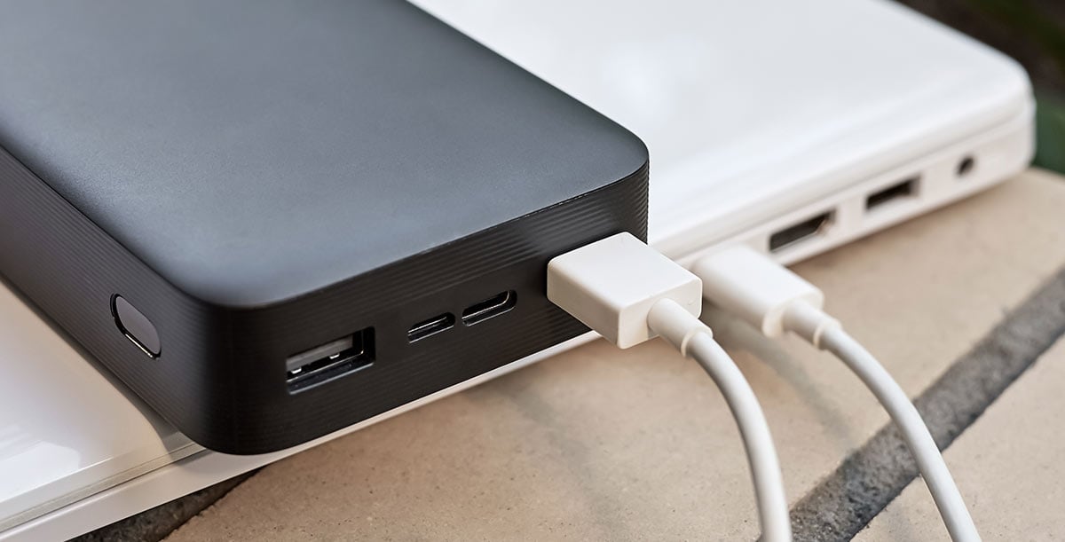 laptop powerbank with connected cables