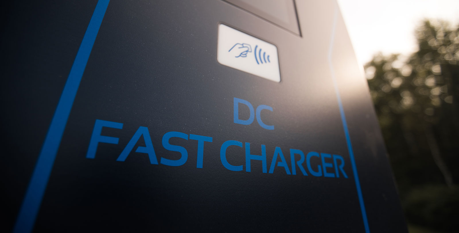 DC fast charging station