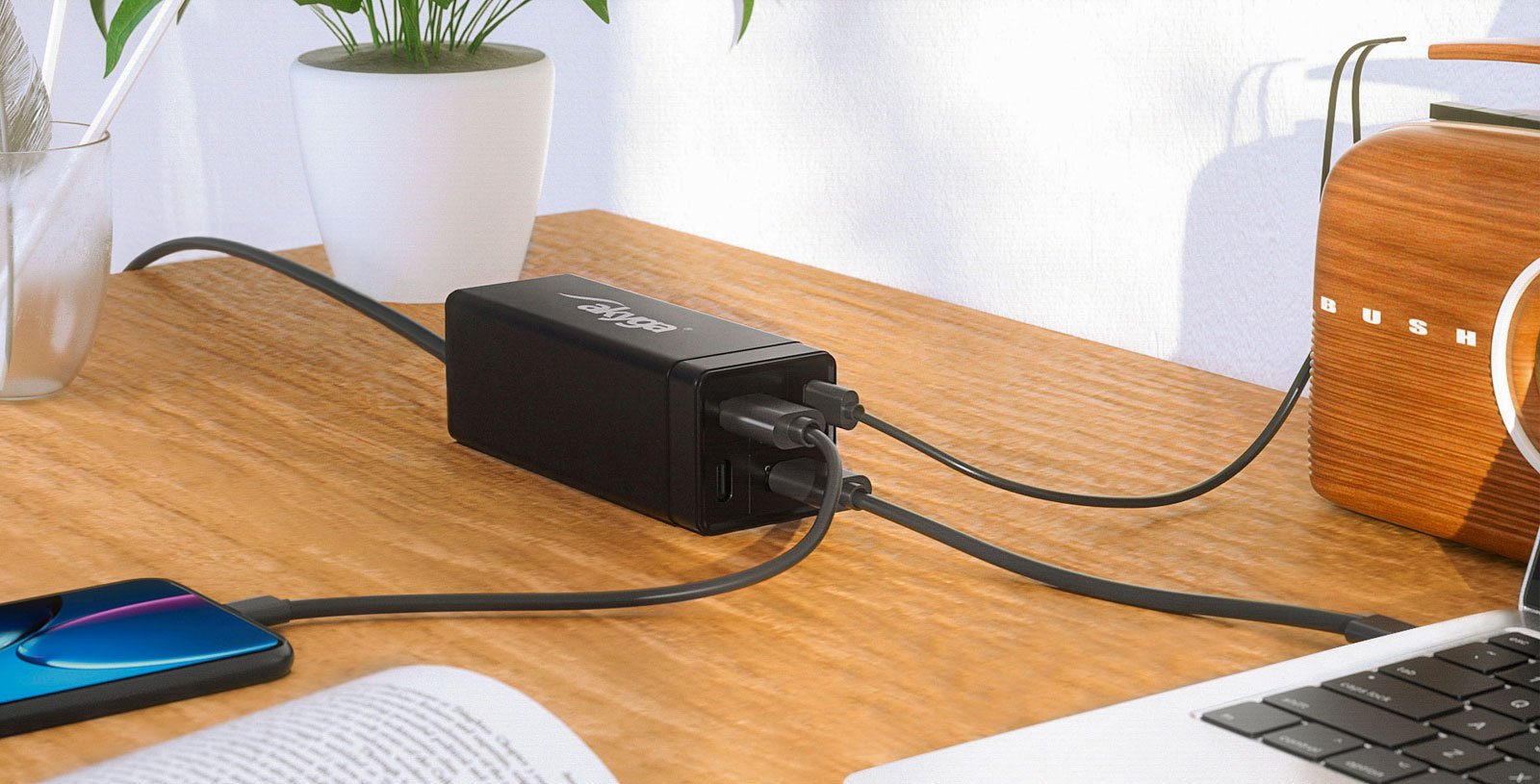 Akyga AK-CH-17 universal power supply powers a smartphone, laptop and a portable bluetooth speaker